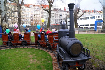 detsky-vlacek-cesky-lvicek-na-slovanskem-ostrove